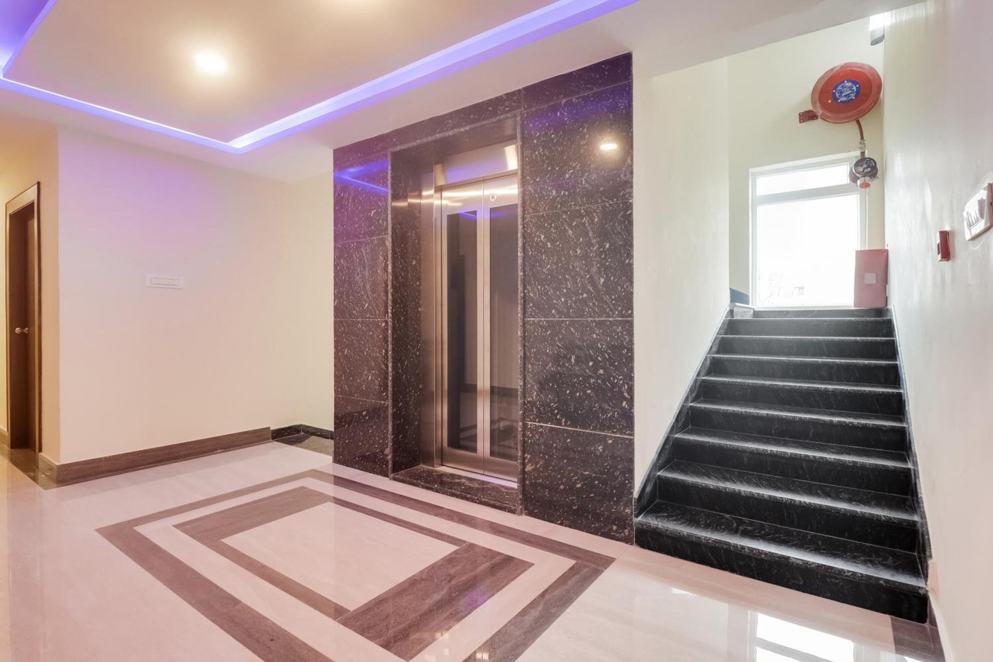 Townhouse Dj Grand Hotel Tirupati Ngoại thất bức ảnh