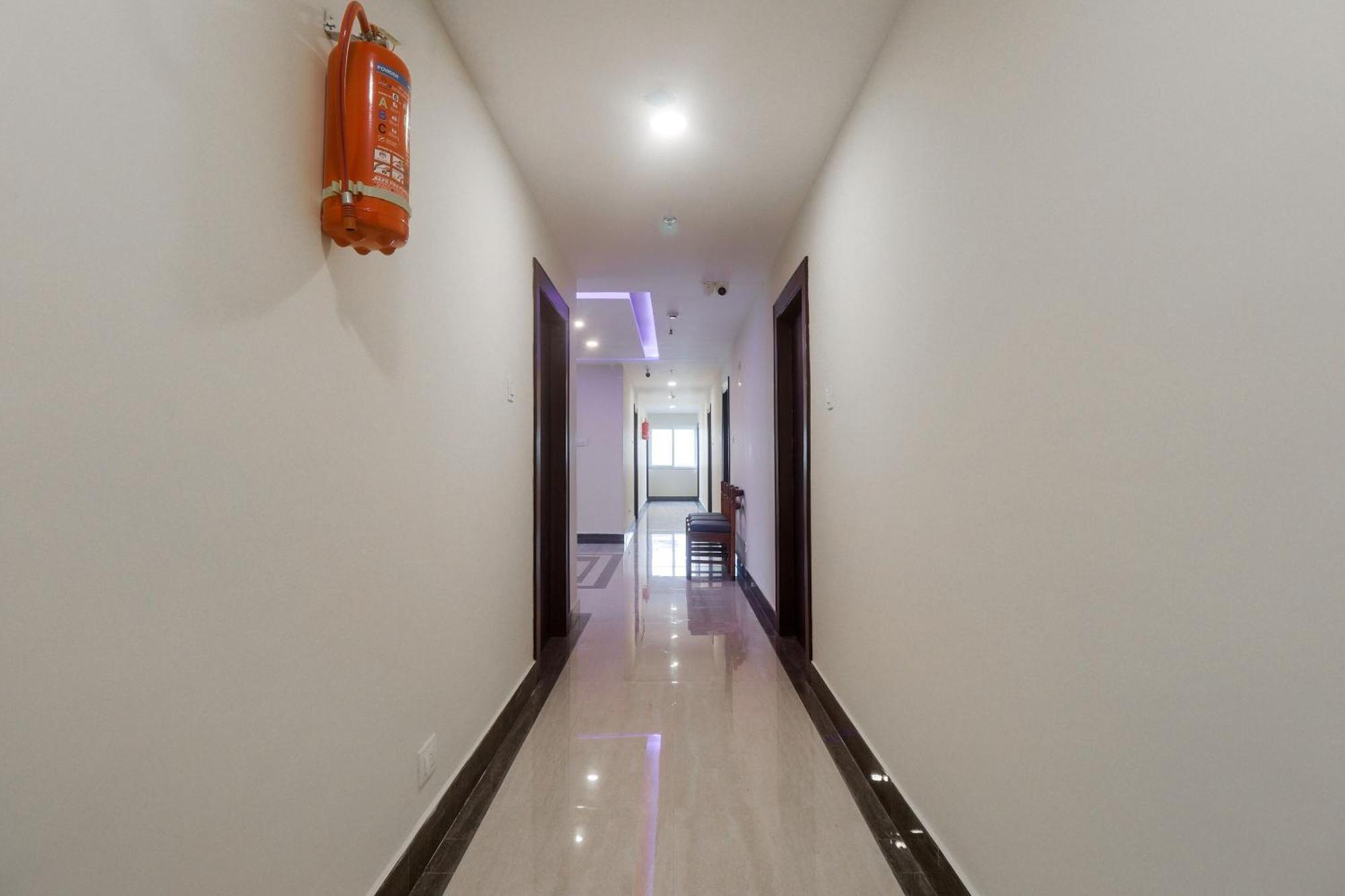 Townhouse Dj Grand Hotel Tirupati Ngoại thất bức ảnh