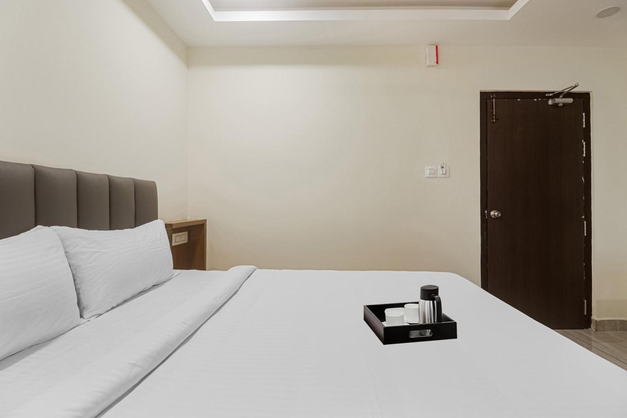 Townhouse Dj Grand Hotel Tirupati Ngoại thất bức ảnh