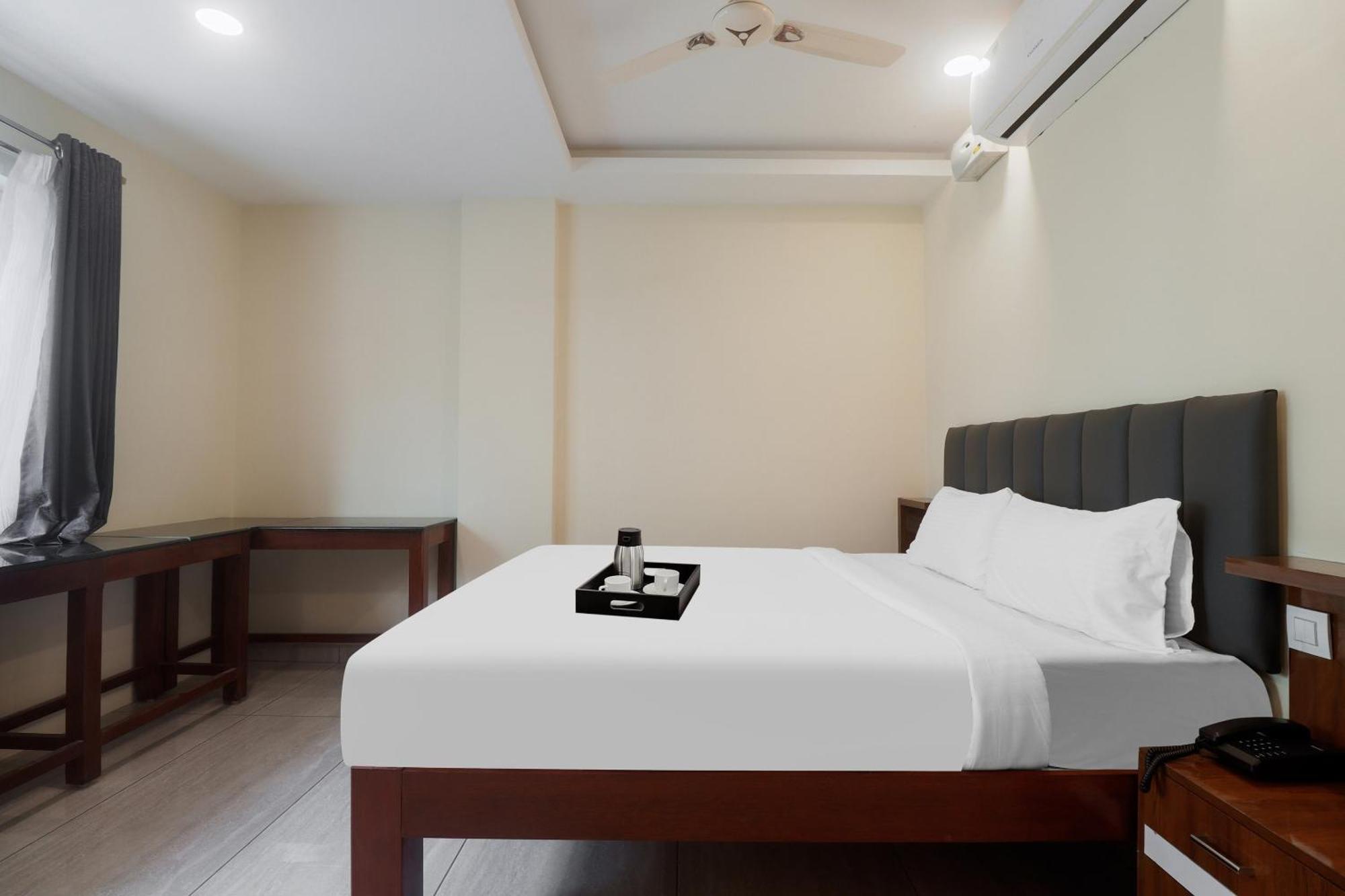 Townhouse Dj Grand Hotel Tirupati Ngoại thất bức ảnh