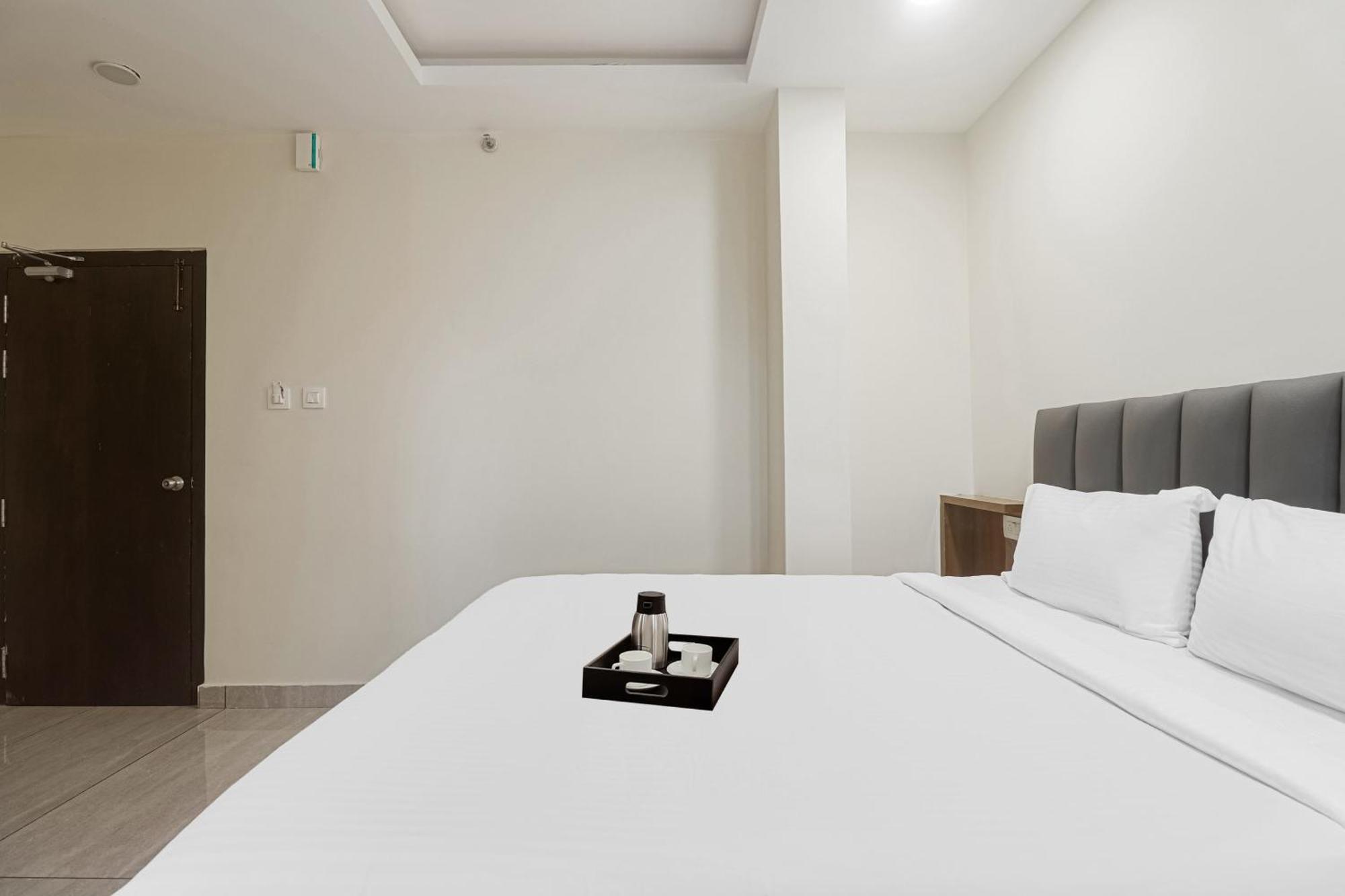 Townhouse Dj Grand Hotel Tirupati Ngoại thất bức ảnh