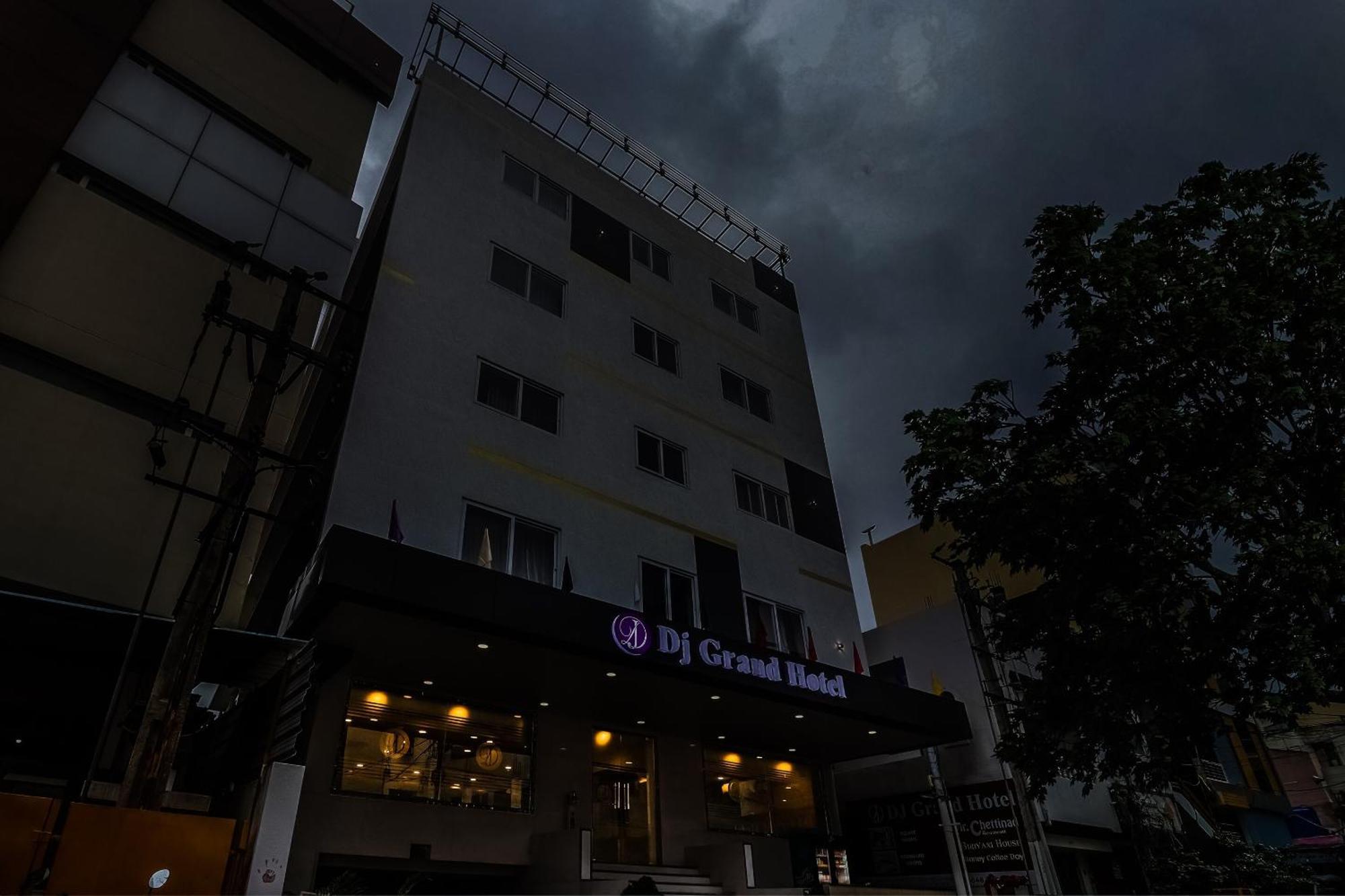 Townhouse Dj Grand Hotel Tirupati Ngoại thất bức ảnh