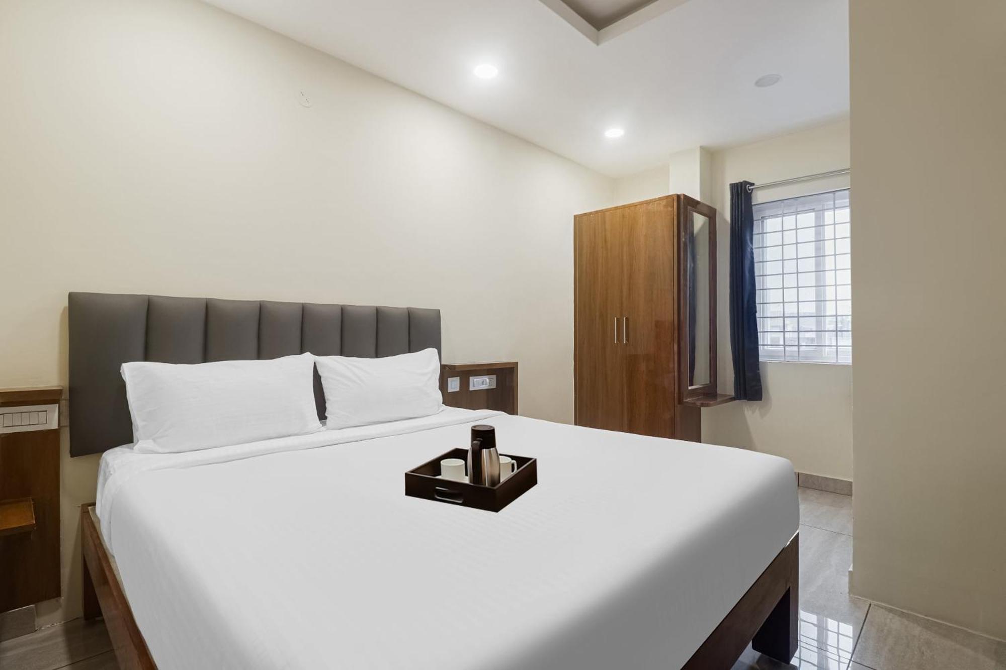 Townhouse Dj Grand Hotel Tirupati Ngoại thất bức ảnh