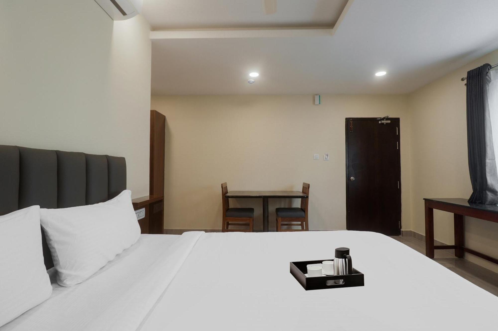 Townhouse Dj Grand Hotel Tirupati Ngoại thất bức ảnh