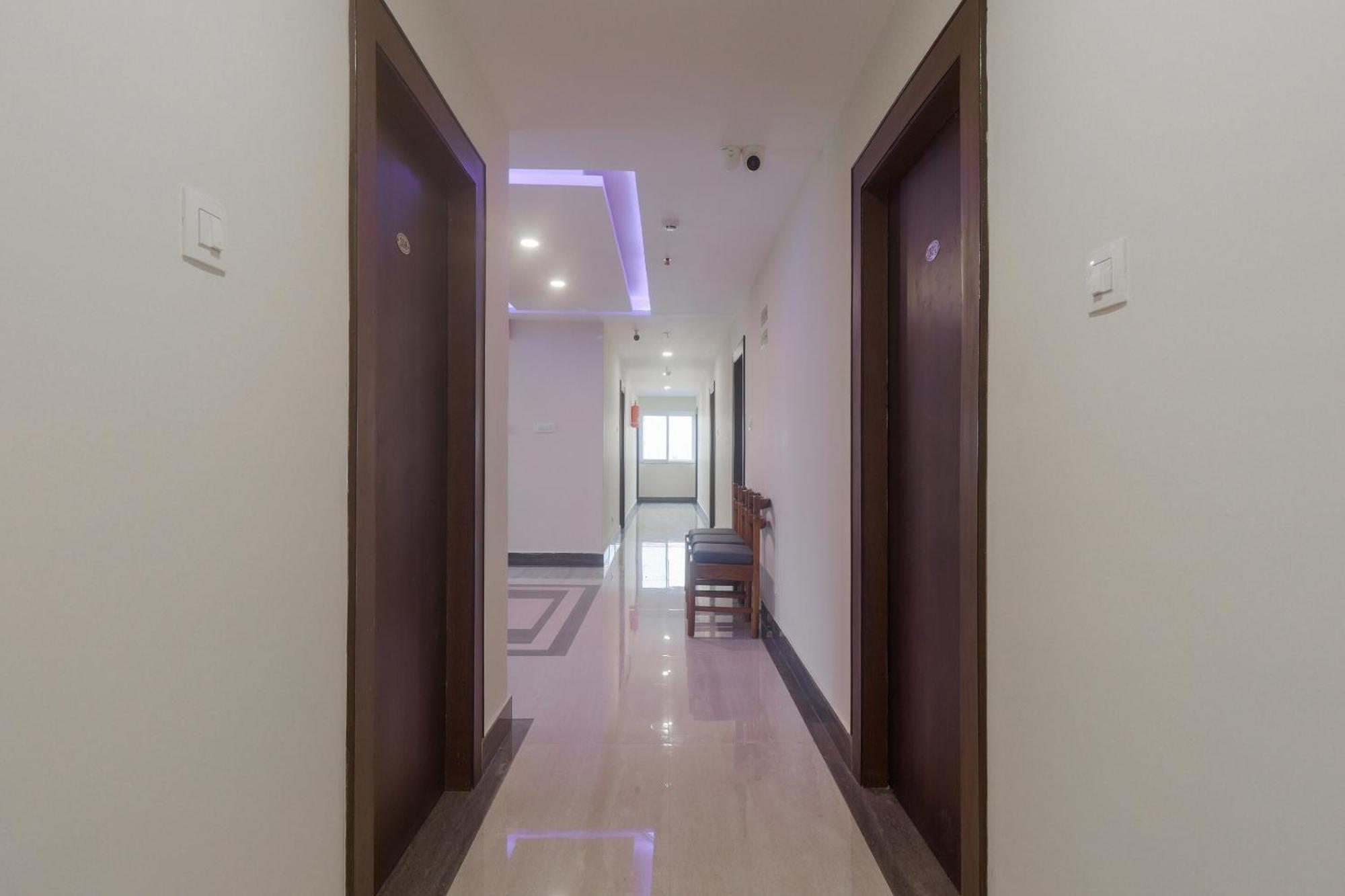 Townhouse Dj Grand Hotel Tirupati Ngoại thất bức ảnh