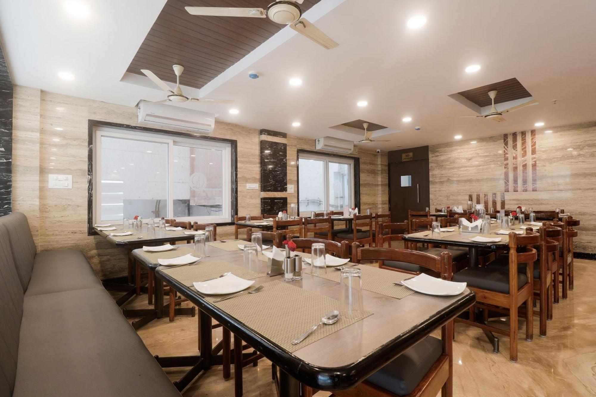 Townhouse Dj Grand Hotel Tirupati Ngoại thất bức ảnh