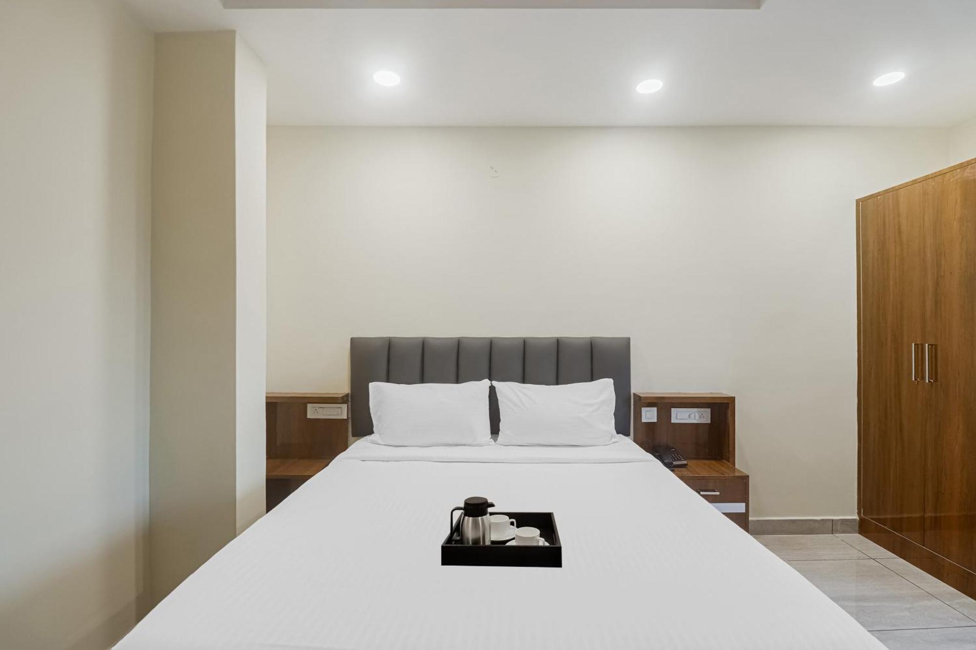 Townhouse Dj Grand Hotel Tirupati Ngoại thất bức ảnh
