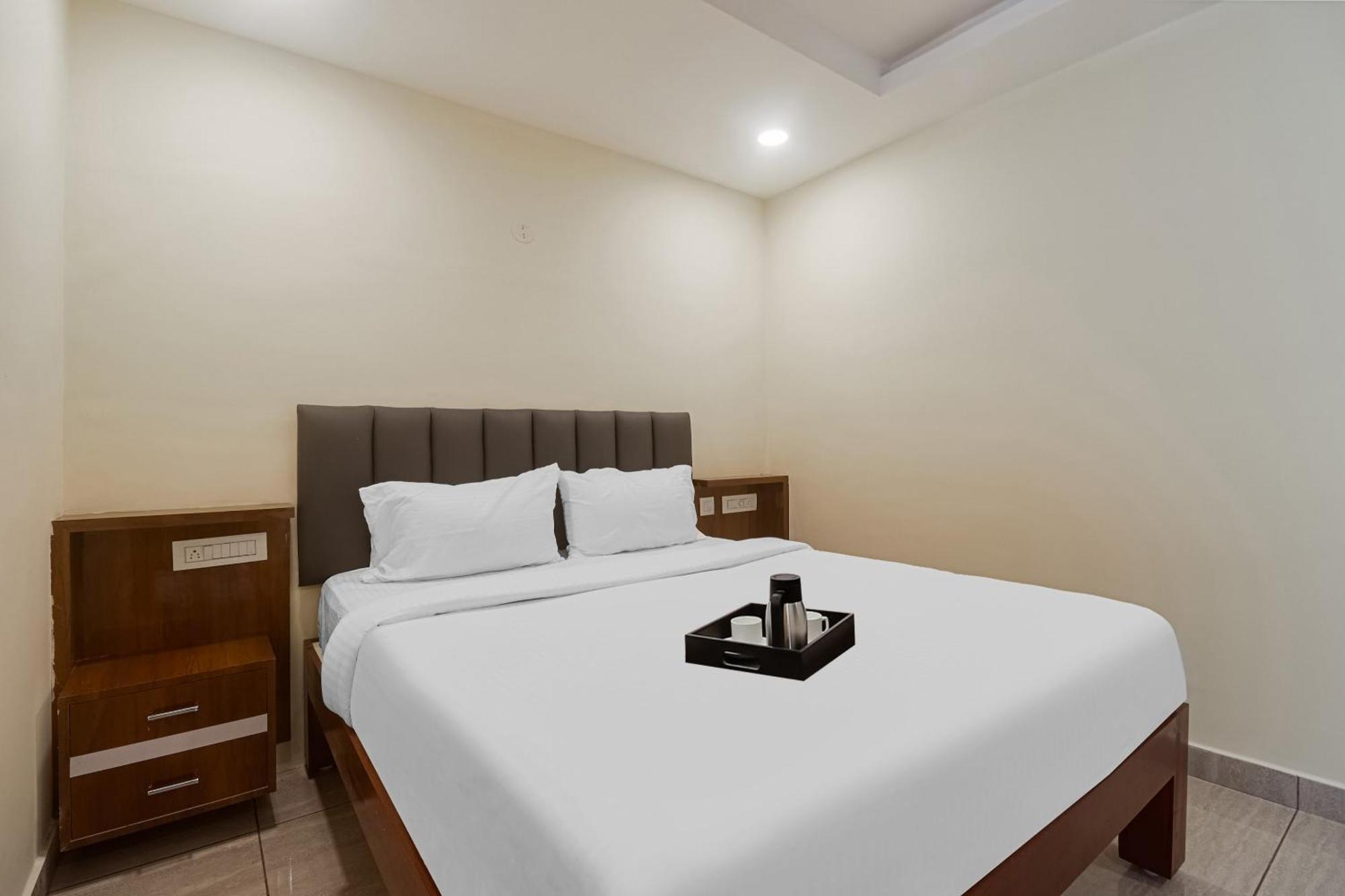 Townhouse Dj Grand Hotel Tirupati Ngoại thất bức ảnh
