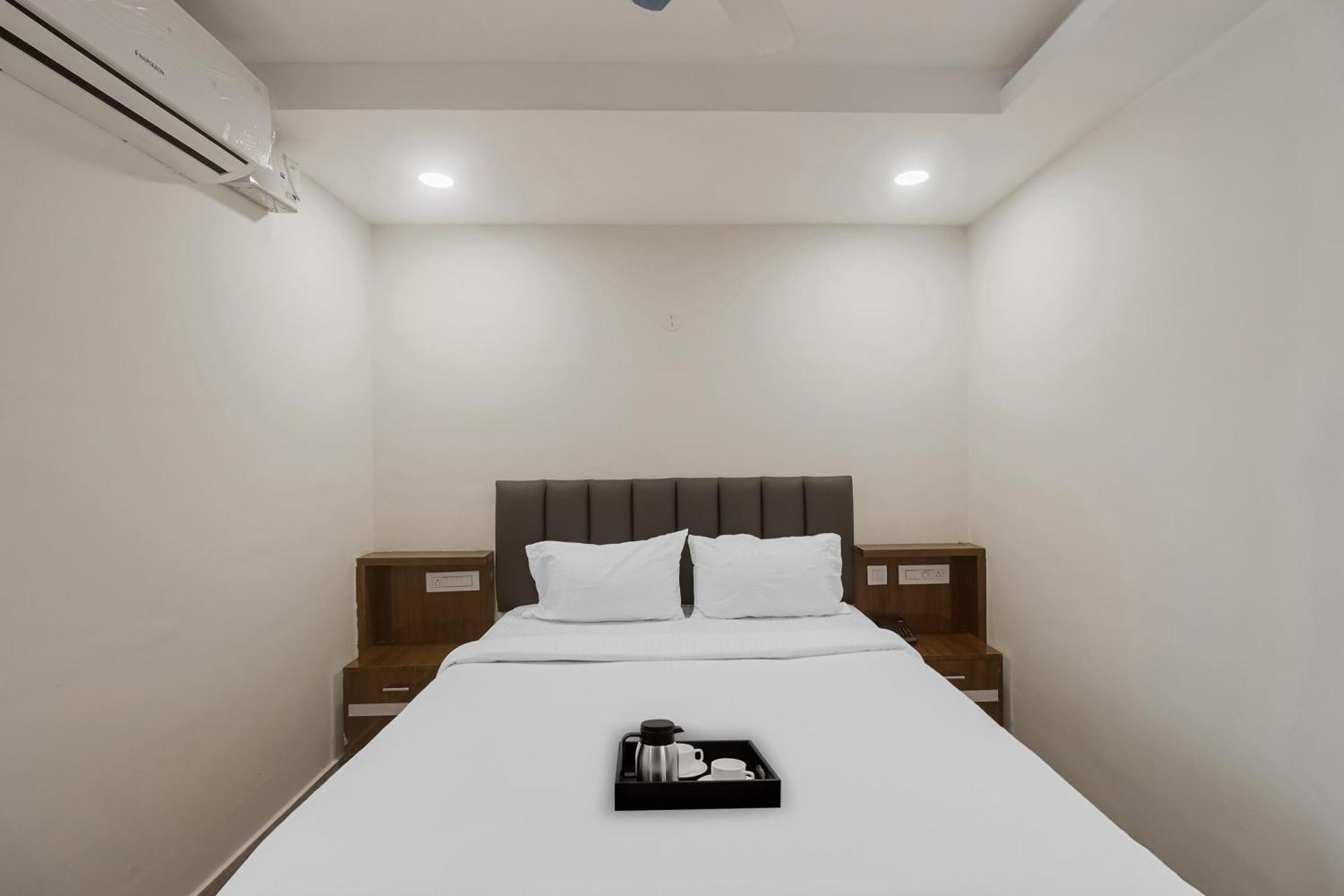 Townhouse Dj Grand Hotel Tirupati Ngoại thất bức ảnh