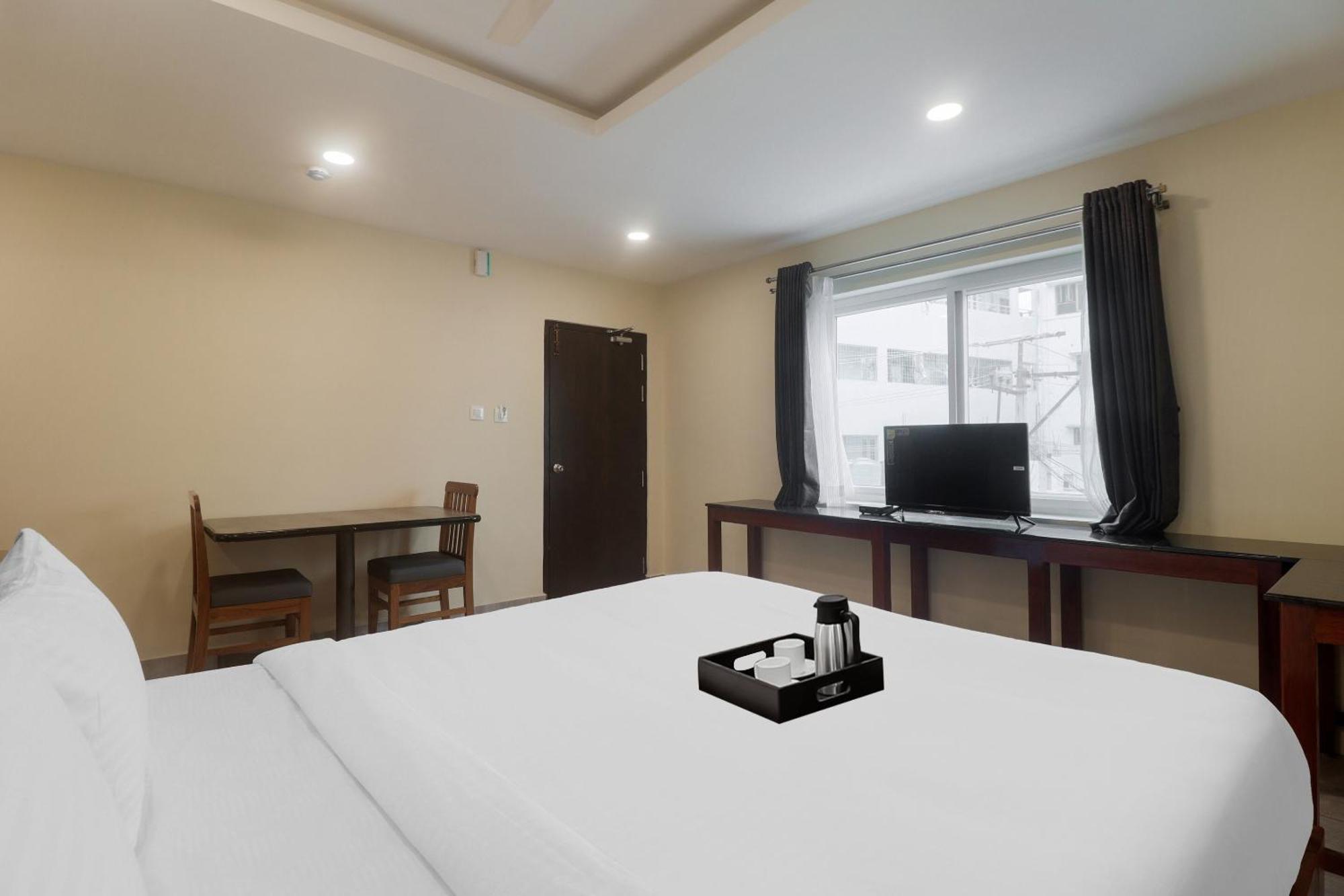 Townhouse Dj Grand Hotel Tirupati Ngoại thất bức ảnh